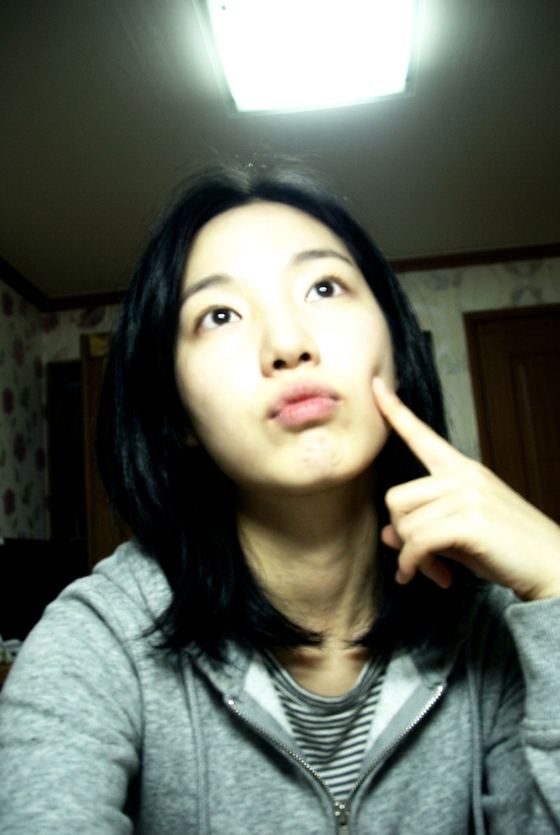 같은 인물이 2000년대 웹캠 연출로 바뀐 사진